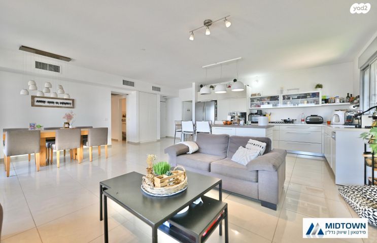 דירה, דובה ויצחק שיינפיין 28, כפר סבא הירוקה, כפר סבא