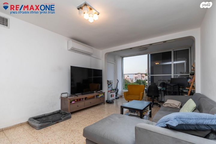 גג/ פנטהאוז, חבצלת השרון, הפרחים, כפר סבא