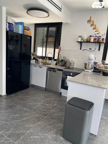 גג/ פנטהאוז, תש"י, שכונת הראשונים, רמת גן