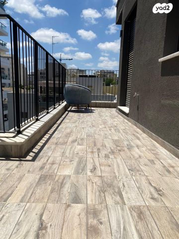 גג/ פנטהאוז, תש"י, שכונת הראשונים, רמת גן