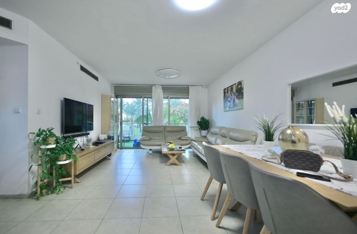 דירה, אפרים קישון 20, חתני פרס ישראל, באר יעקב