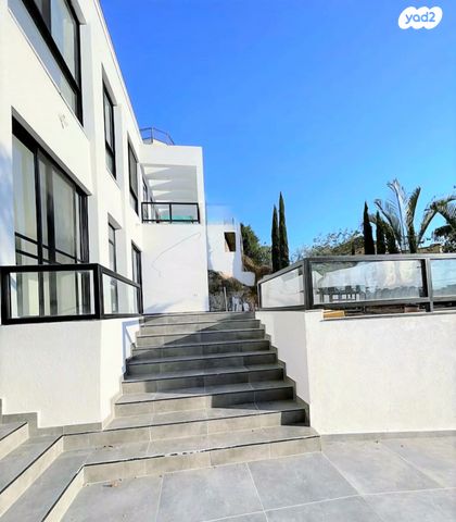 דו משפחתי, שערי תקווה