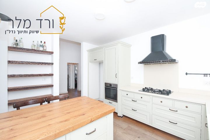 בית פרטי/ קוטג', האורנים, מרכז פרדס חנה, פרדס חנה כרכור