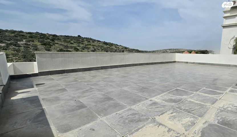 דו משפחתי, שערי תקווה