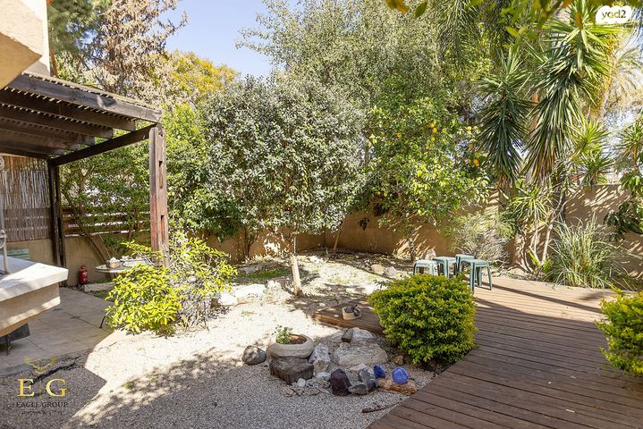 דו משפחתי, אבן גבירול, רחובות