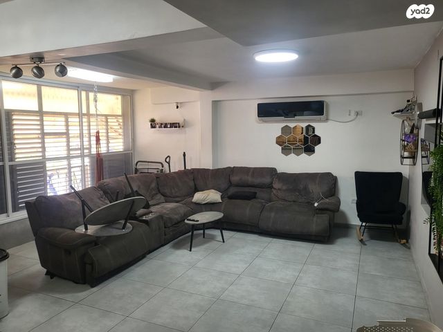 שדרות הרצל 17