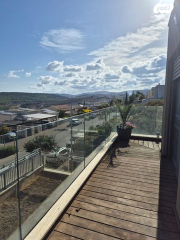 דו משפחתי, הכרמל, גבעת אלה