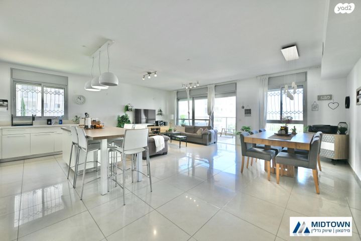 דירה, דובה ויצחק שיינפיין 28, כפר סבא הירוקה, כפר סבא