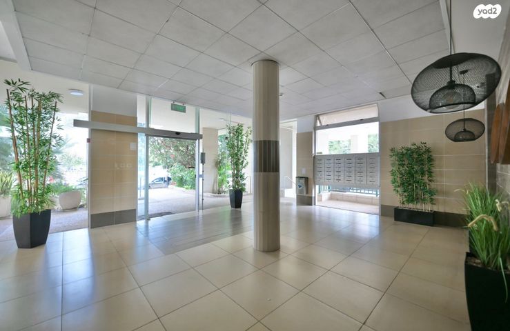 דירה, אפרים קישון 20, חתני פרס ישראל, באר יעקב