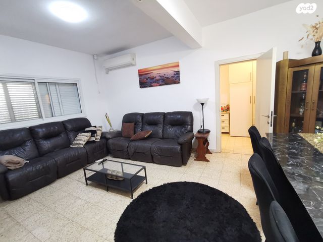 דירת גן, שלום אש, כפר סבא