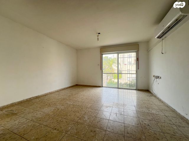 דירת גן, מעלה אדומים