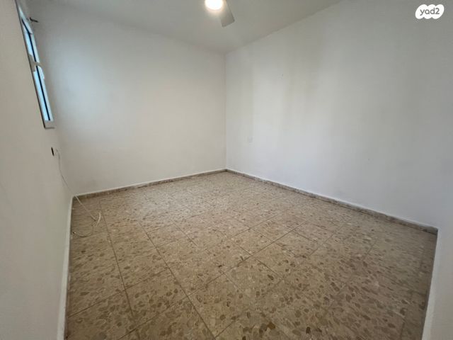 דירת גן, מעלה אדומים