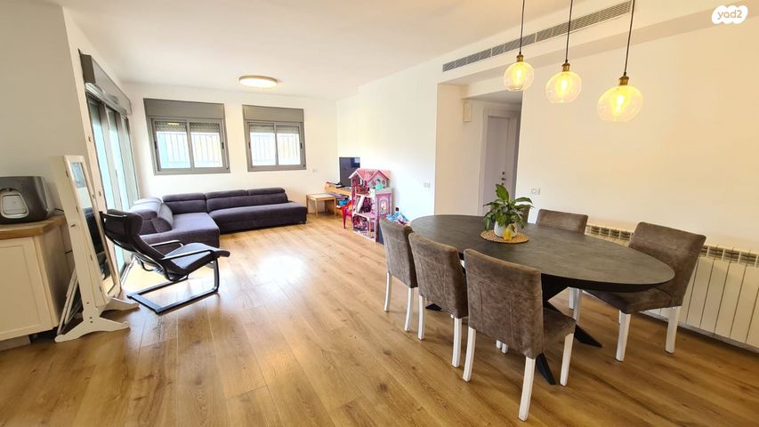 דירה, גרשון אבנר, ארמון הנציב, תלפיות מזרח, ירושלים