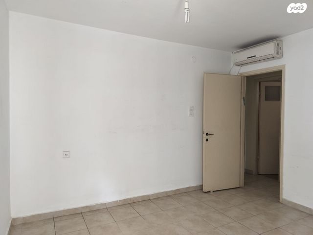 דירה, שיכוני מזרחי, כפר סבא