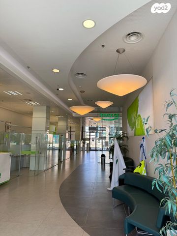 חנויות/ שטח מסחרי