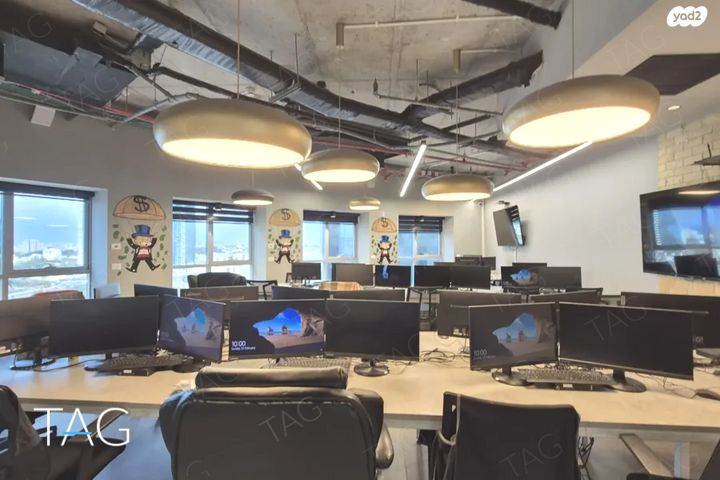 דרך מנחם בגין 11