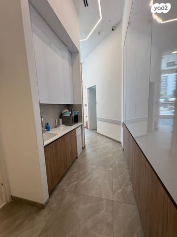 חנויות/ שטח מסחרי, שדרות הנשיא השישי, קרית הלאום, ירושלים