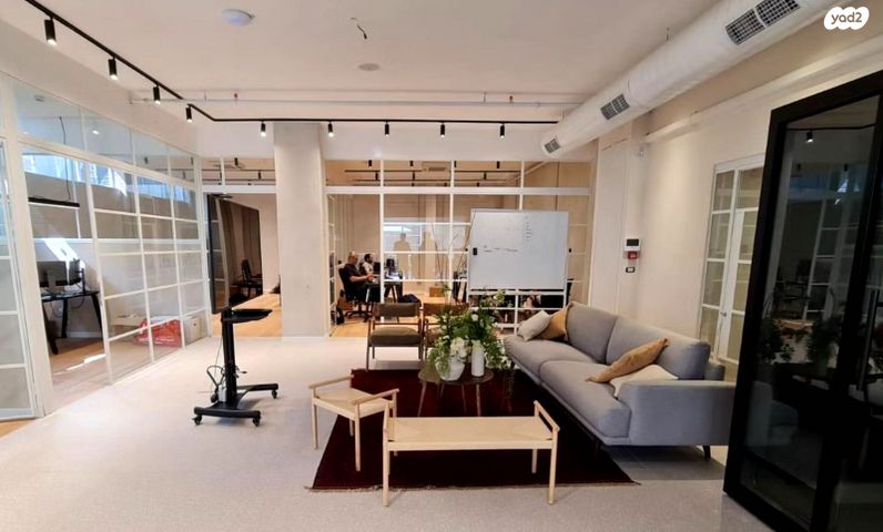 מונטיפיורי, הרכבת