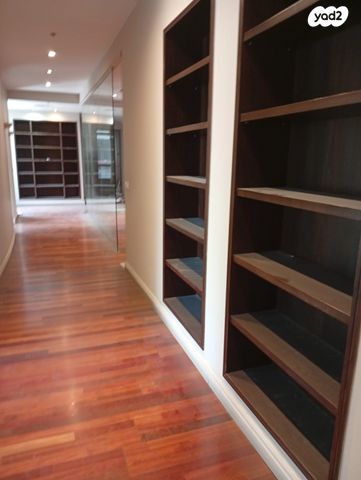 משרדים, דרך מנחם בגין 7, בורסה, רמת גן