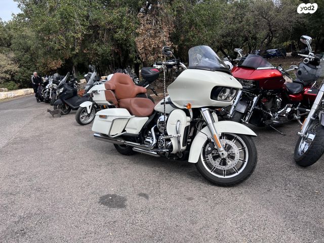 מודעת רכב הרלי דיווידסון CVO רוד גלייד אולטרה