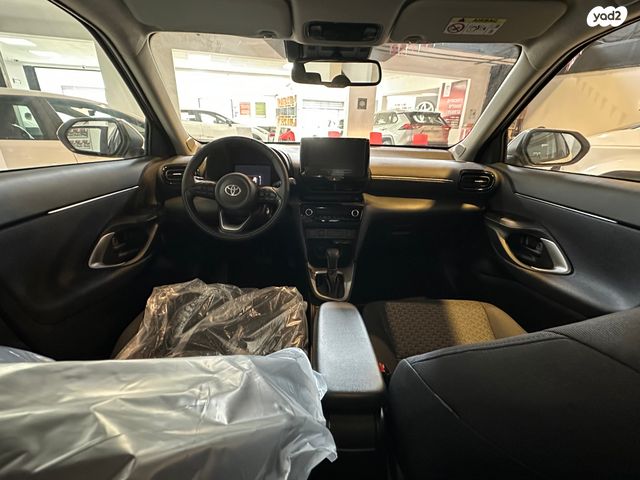 טויוטה יאריס קרוס