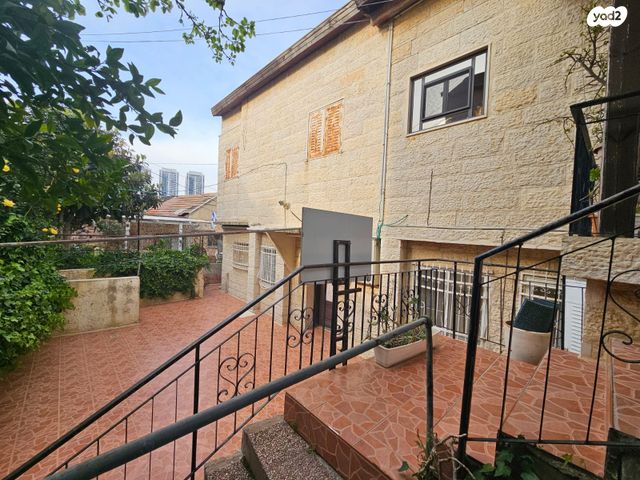 דו משפחתי, הצלף, עיר גנים, ירושלים