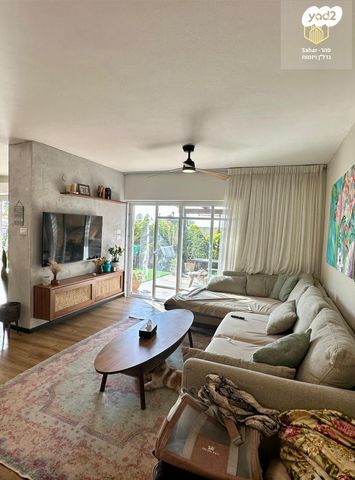 דו משפחתי, אלפי מנשה