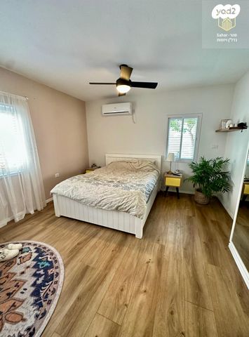 דו משפחתי, אלפי מנשה