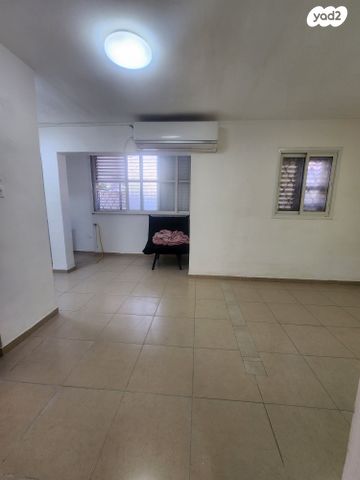 דירה, שבטי ישראל, גבעת אולגה, חדרה