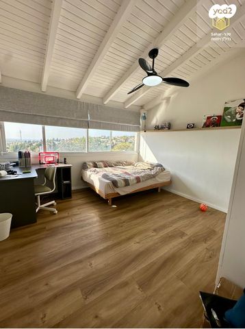 דו משפחתי, אלפי מנשה