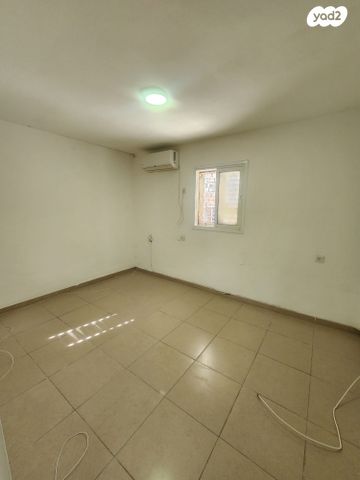 דירה, שבטי ישראל, גבעת אולגה, חדרה