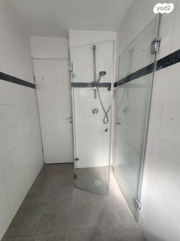 דירה, שבטי ישראל, גבעת אולגה, חדרה