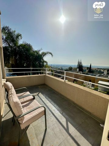 דו משפחתי, אלפי מנשה