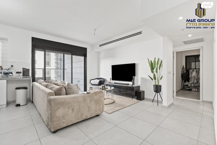 שולמית אלוני 