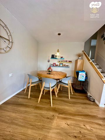 דו משפחתי, אלפי מנשה