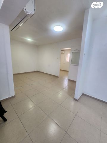 דירה, שבטי ישראל, גבעת אולגה, חדרה