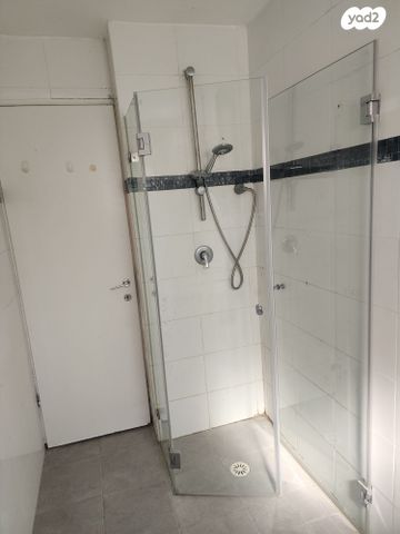 דירה, שבטי ישראל, גבעת אולגה, חדרה