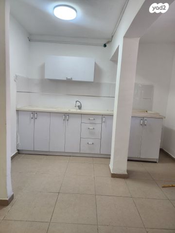 דירה, שבטי ישראל, גבעת אולגה, חדרה