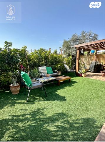 דו משפחתי, אלפי מנשה