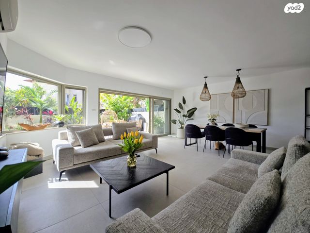 בית פרטי/ קוטג', קרית הפרחים - 2005, רעננה