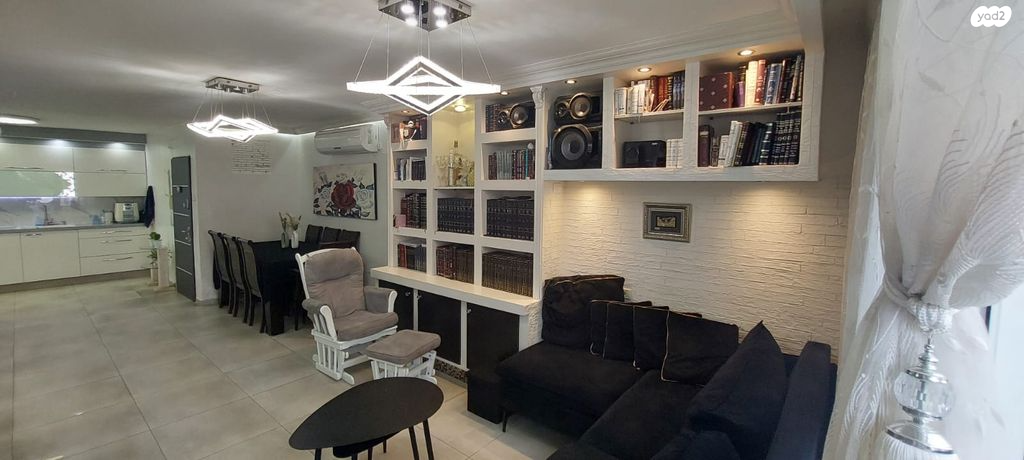 דירה, הרב נויפלד, קרית הרצוג, בני ברק