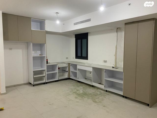 אמנון ליפקין שחק 