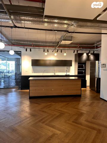 מונטיפיורי, הרכבת