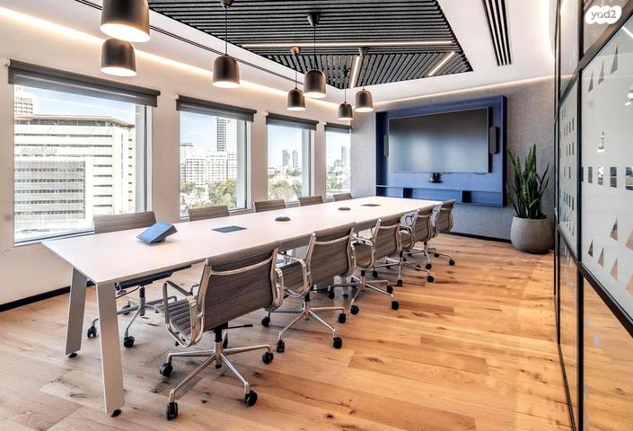 מונטיפיורי, הרכבת