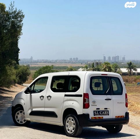 טויוטה פרואייס סיטי