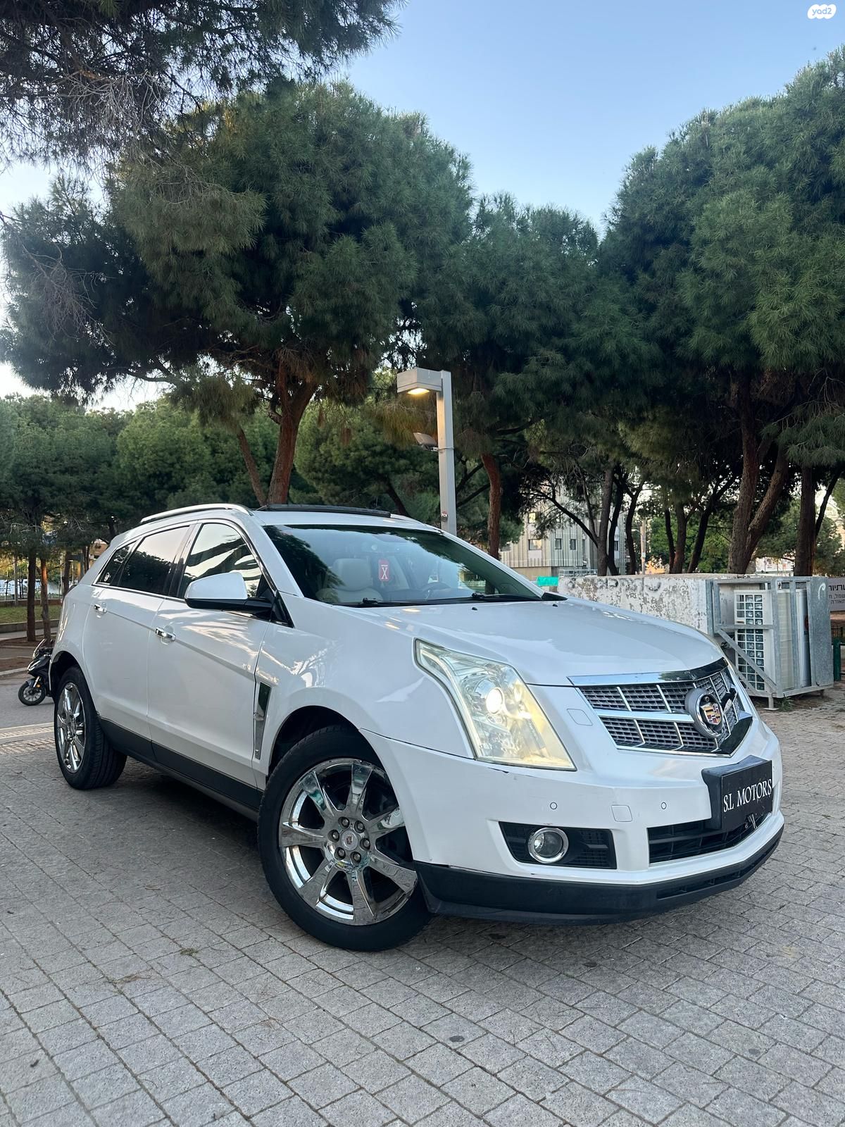 מודעת רכב קאדילק SRX
