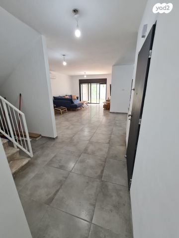 בית פרטי/ קוטג', מרים בן פורת 10, האגרוף, עכו