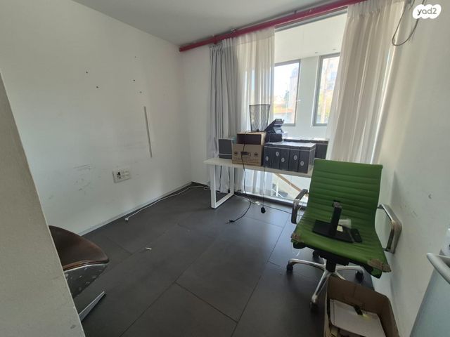 משרדים, הבנים 5, מרכז מזרחי, נס ציונה