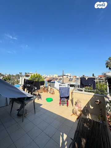 דופלקס, יוסף טרומפלדור, אושיות, רחובות