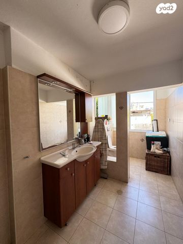 דופלקס, יוסף טרומפלדור, אושיות, רחובות